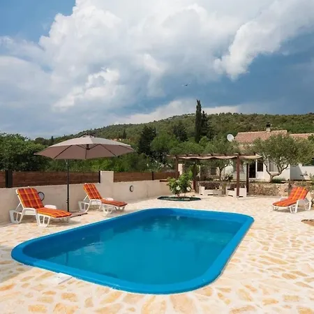 Feriehus Ferienhaus Mit Privatpool Fur 6 Personen Ca 100 M In Sibenik, Dalmatien Norddalmatien *