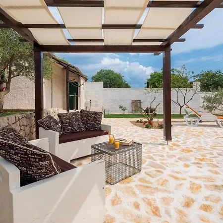 Ferienhaus Mit Privatpool Fur 6 Personen Ca 100 M In Sibenik, Dalmatien Norddalmatien * Šibenik