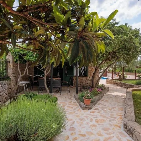 Feriehus Ferienhaus Mit Privatpool Fur 6 Personen Ca 100 M In Sibenik, Dalmatien Norddalmatien *