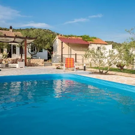Feriehus Ferienhaus Mit Privatpool Fur 6 Personen Ca 100 M In Sibenik, Dalmatien Norddalmatien *