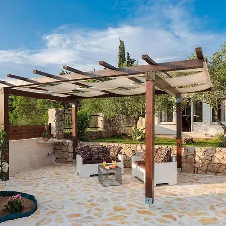 Feriehus Ferienhaus Mit Privatpool Fur 6 Personen Ca 100 M In Sibenik, Dalmatien Norddalmatien Šibenik