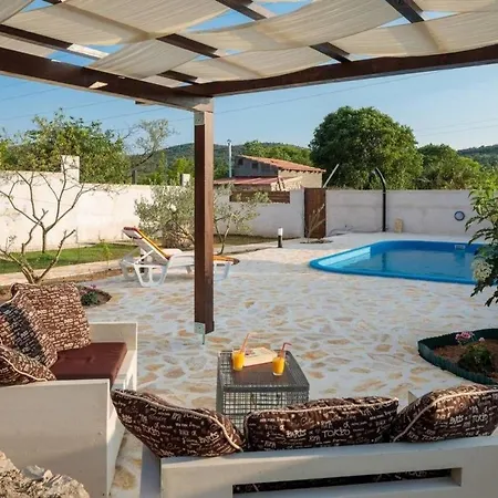 Ferienhaus Mit Privatpool Fur 6 Personen Ca 100 M In Sibenik, Dalmatien Norddalmatien Feriehus *