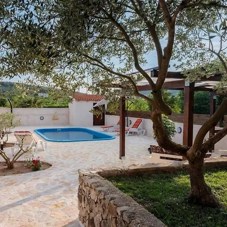 Ferienhaus Mit Privatpool Fur 6 Personen Ca 100 M In Sibenik, Dalmatien Norddalmatien