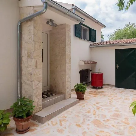 Feriehus Ferienhaus Mit Privatpool Fur 6 Personen Ca 100 M In Sibenik, Dalmatien Norddalmatien Šibenik