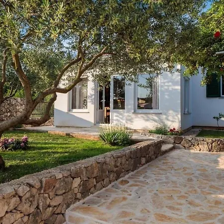 Ferienhaus Mit Privatpool Fur 6 Personen Ca 100 M In Sibenik, Dalmatien Norddalmatien